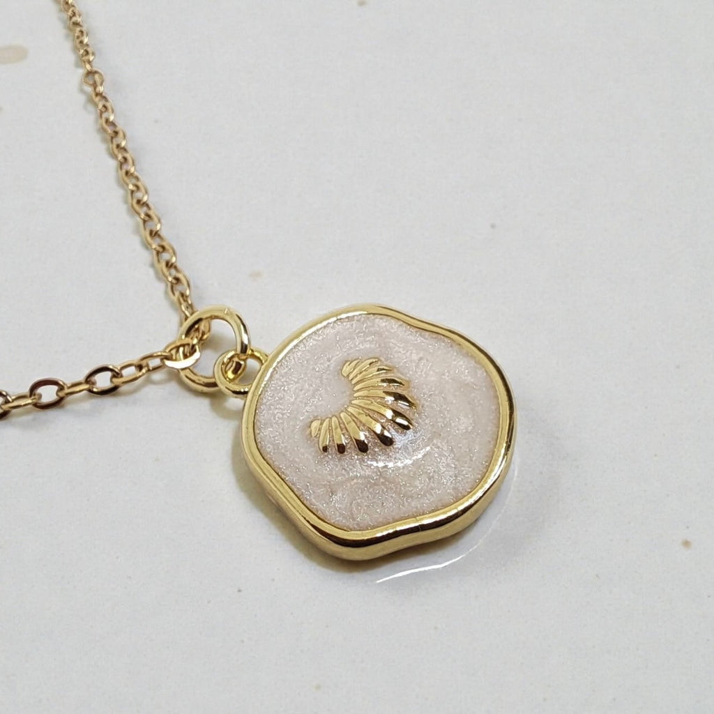 Scallop Small Sand Pendant Hiding Bella