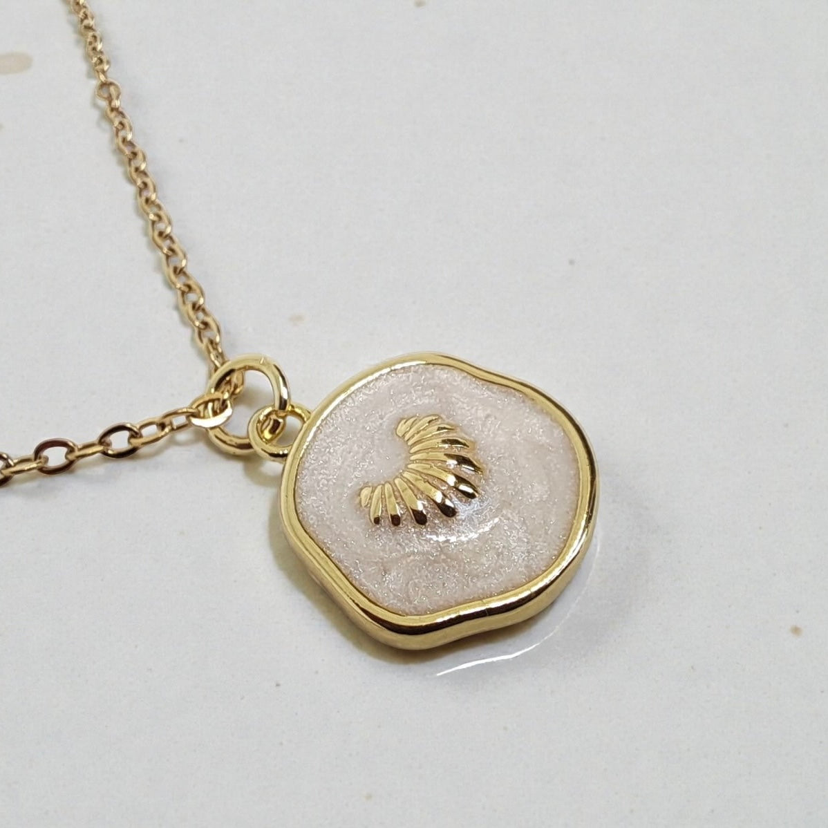 Scallop Small Sand Pendant Hiding Bella