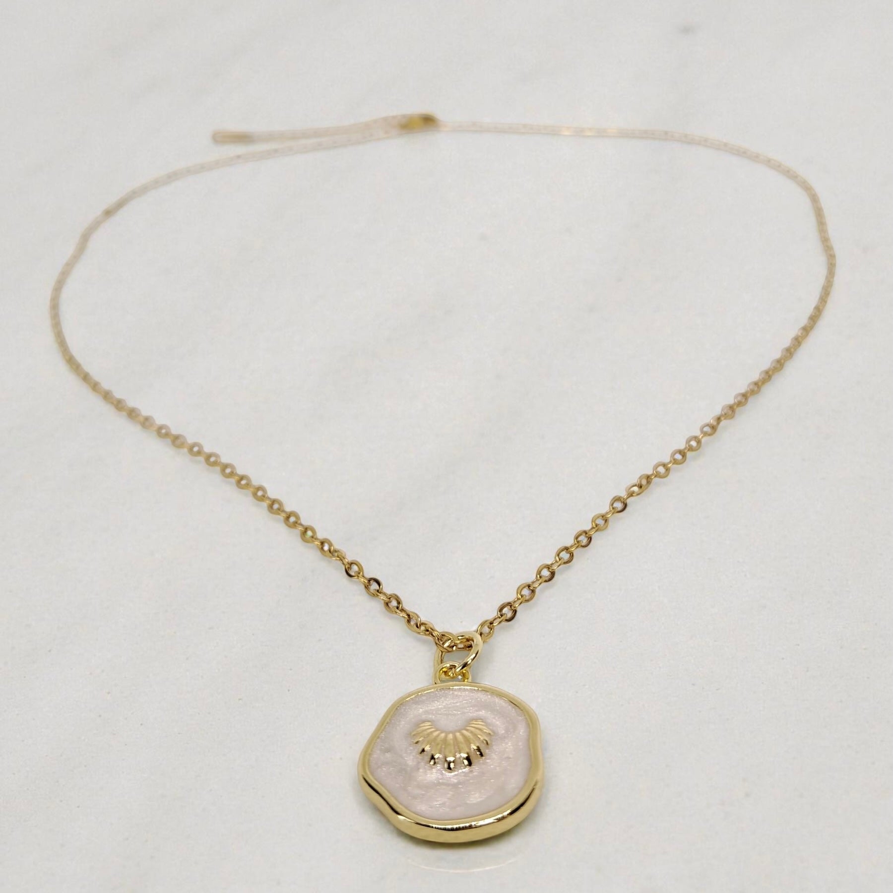 Scallop Small Sand Pendant Hiding Bella