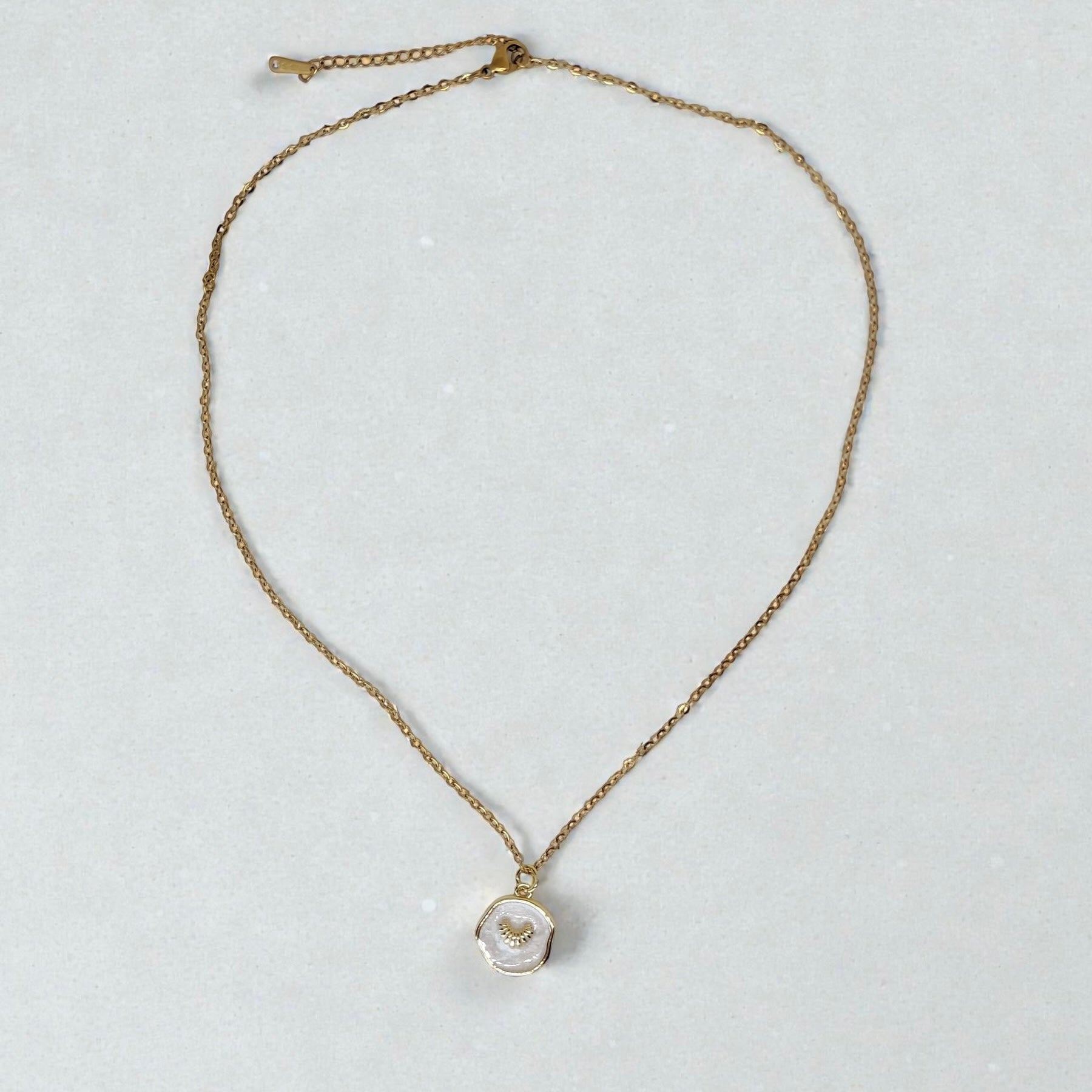 Scallop Small Sand Pendant Hiding Bella