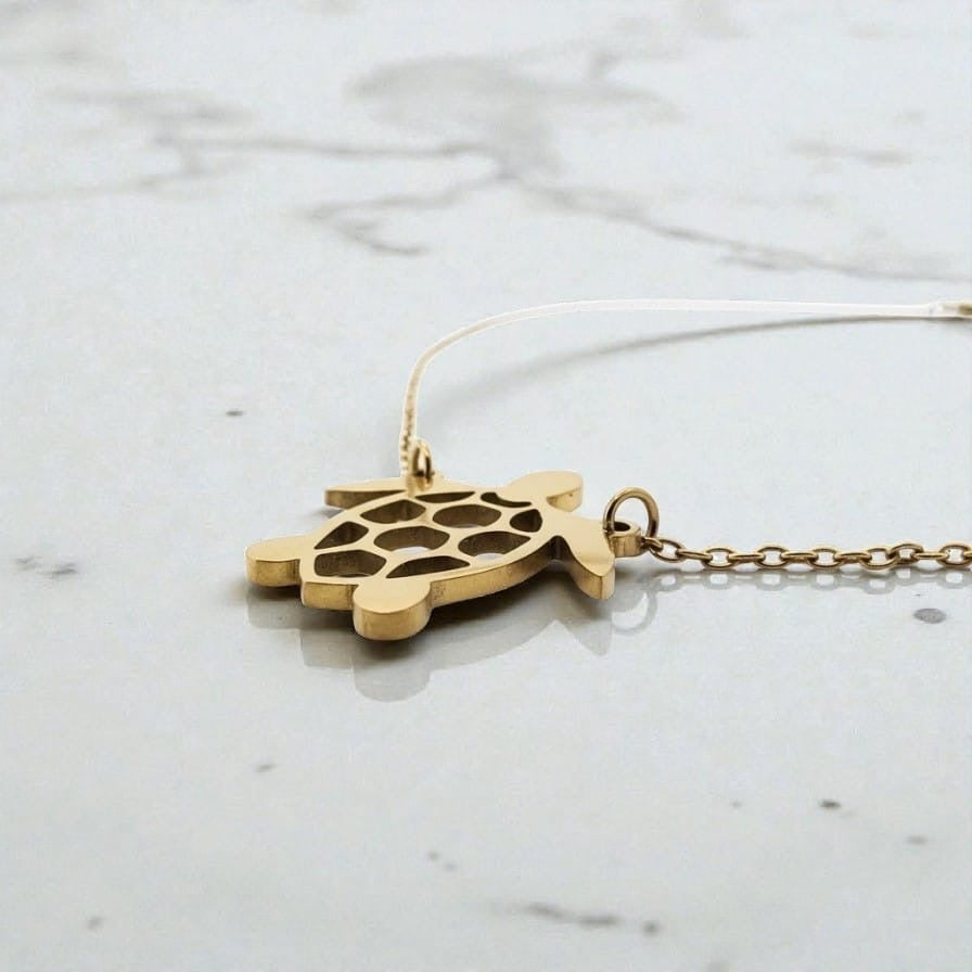 Sea Turtle Pendant Hiding Bella