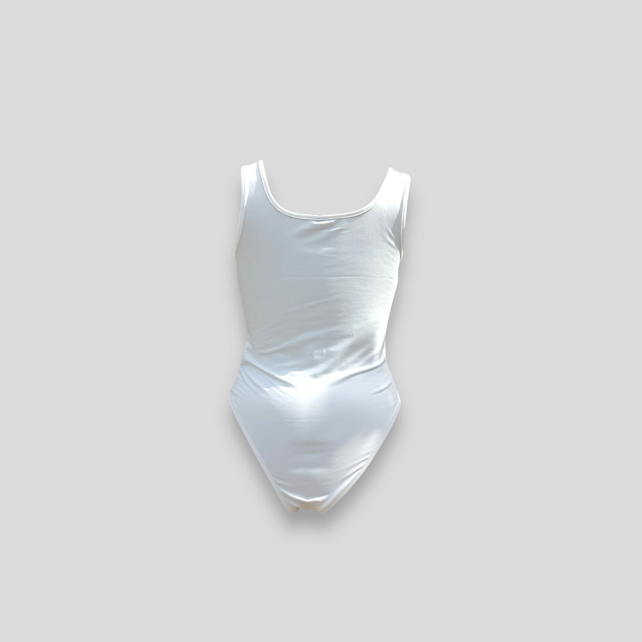 One Piece White Hiding Bella