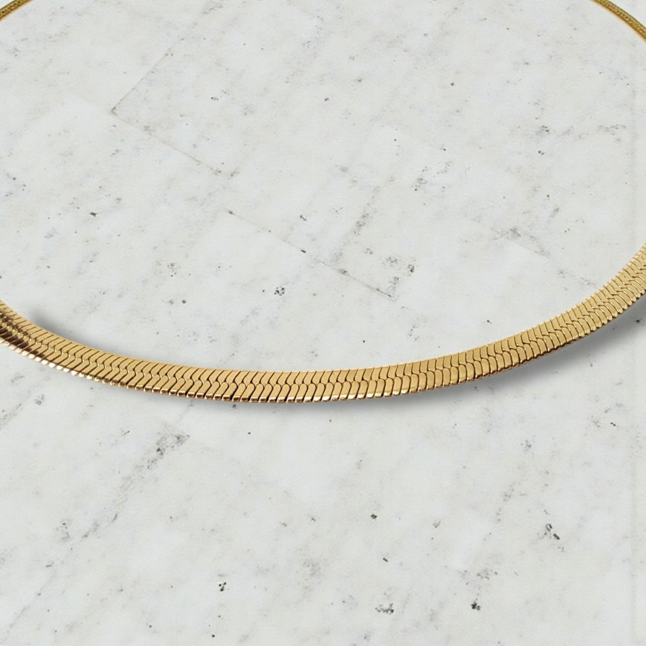 Snake Chain Pendant Hiding Bella