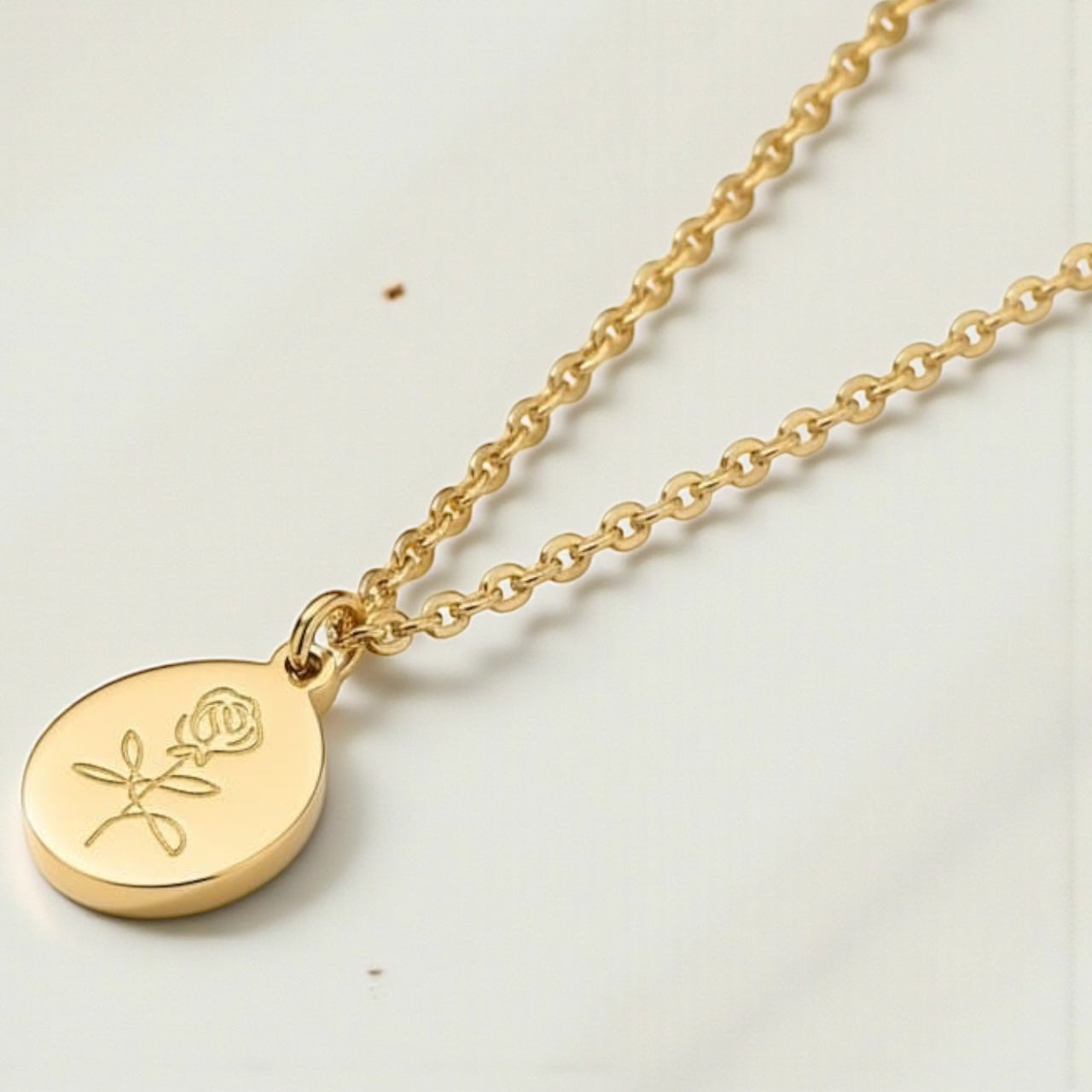 Rose Pendant Hiding Bella