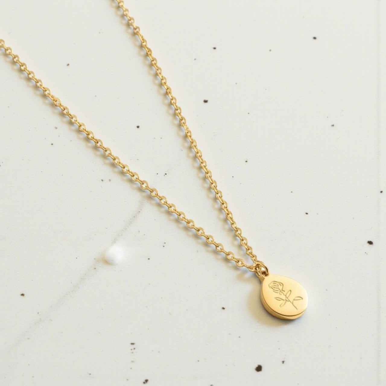 Rose Pendant Hiding Bella