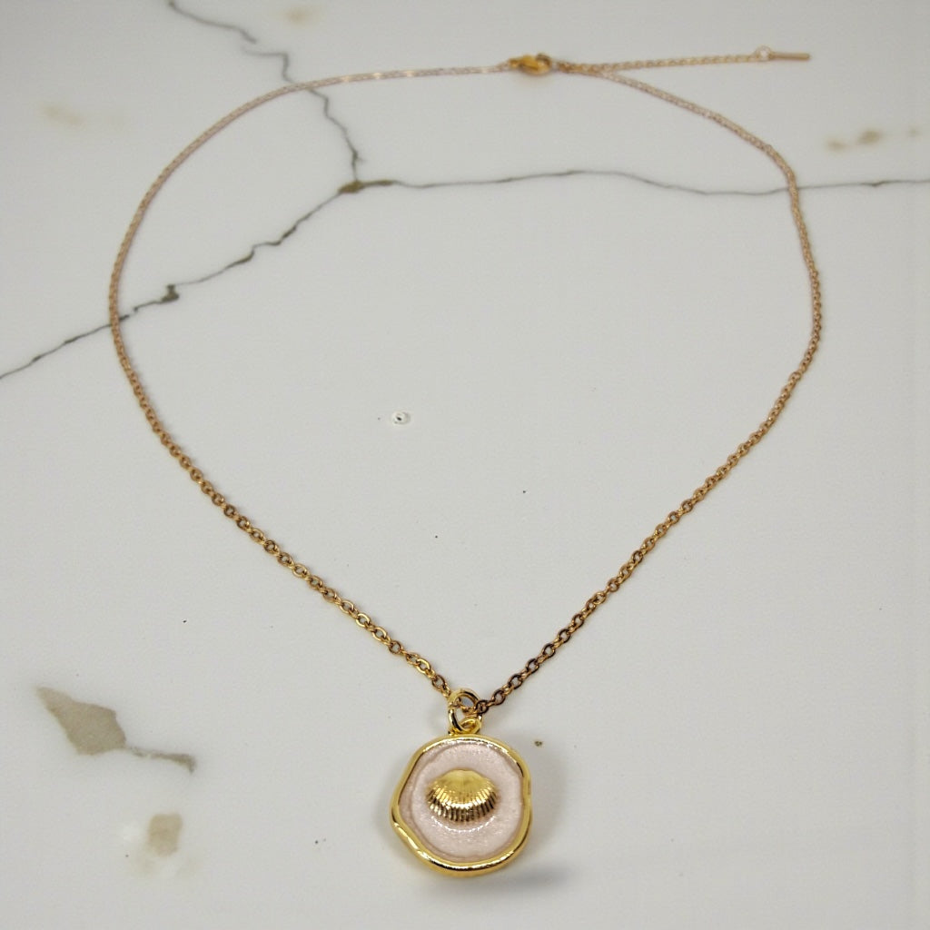 Shell Sand Pendant Hiding Bella